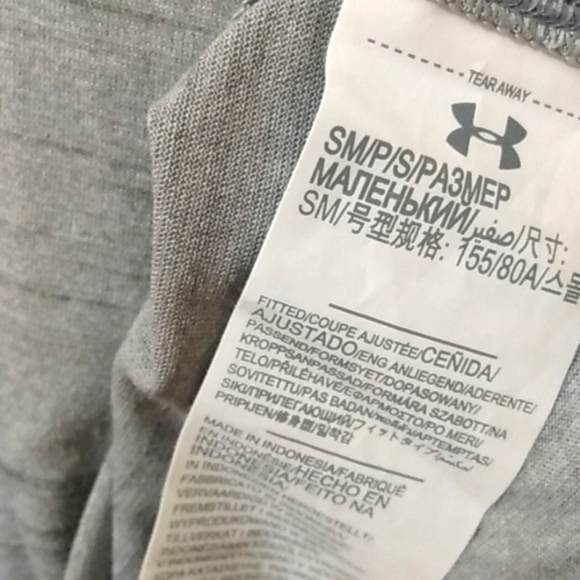 UNDER ARMOUR GRAY LONG SLEEVE FITTED PERFORMANCE TEE SIZE SMALL NWT - Picture 6 of 6
